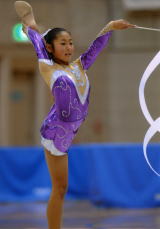 新体操大会演技写真になります。紫メタリックが綺麗なレオタードになります(#^.^#)
